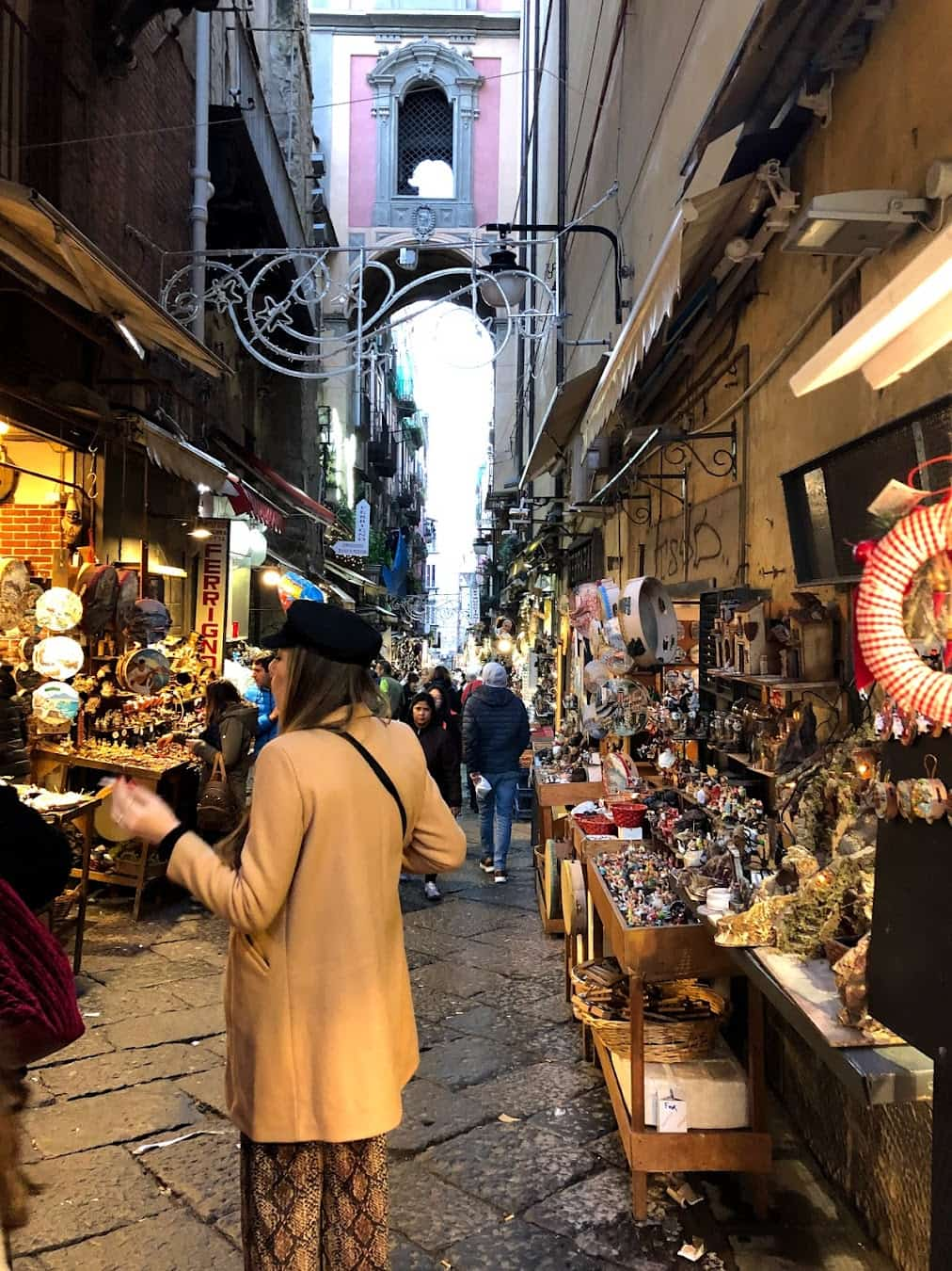 Christmas Alley, Italy