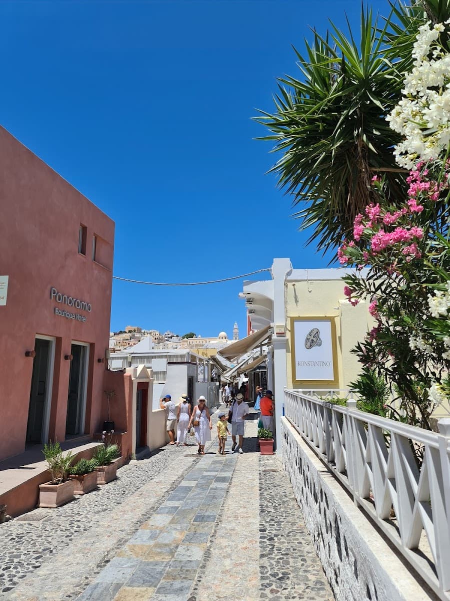 Theotokopoulou Square, Thira