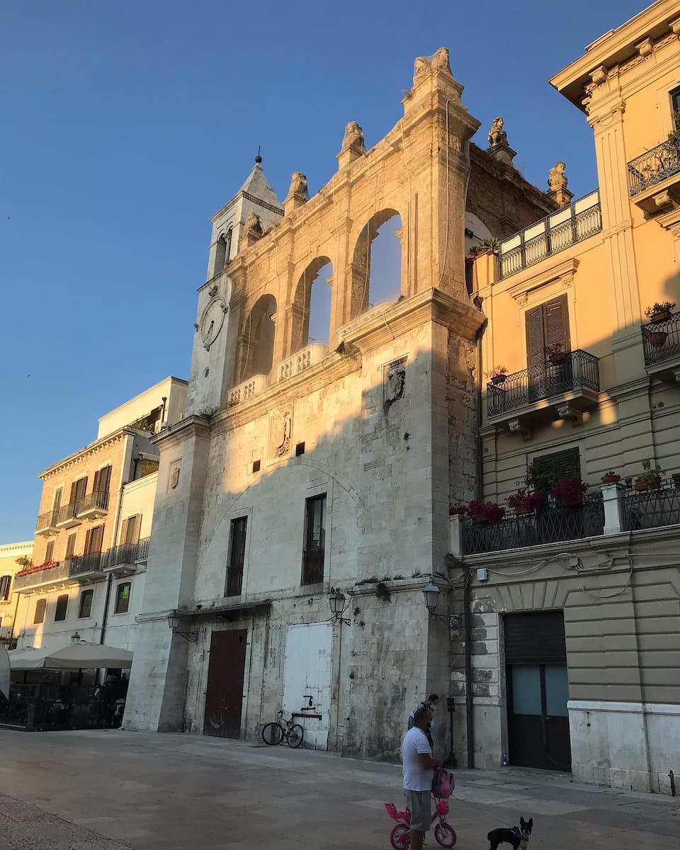 Bari: Piazza Mercantile