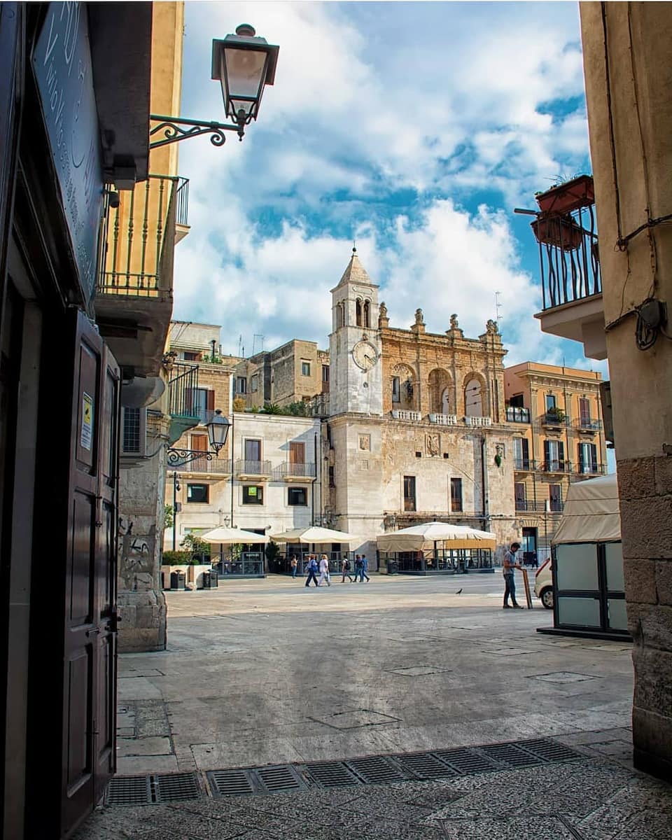 Bari: Piazza Mercantile