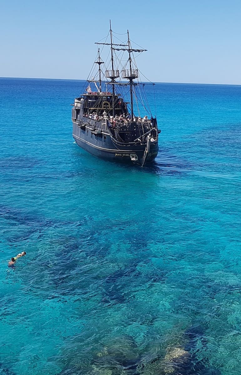 Black Pearl Pirate Boat