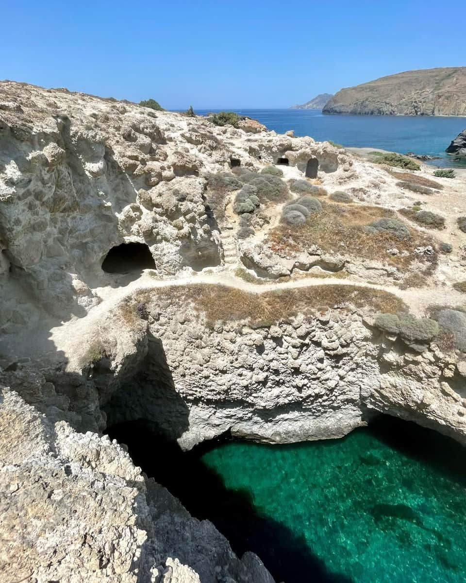 Papafragas Caves, Milos