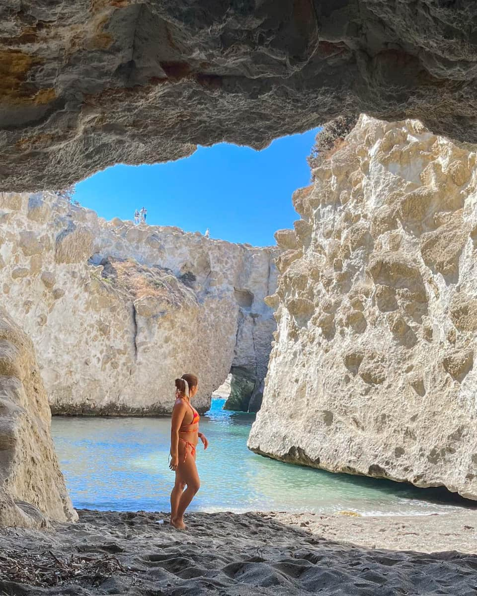 Papafragas Caves, Milos