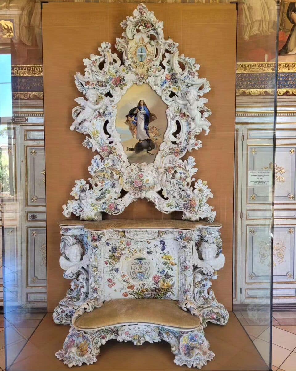 Porcelain seat, Vatican Museums