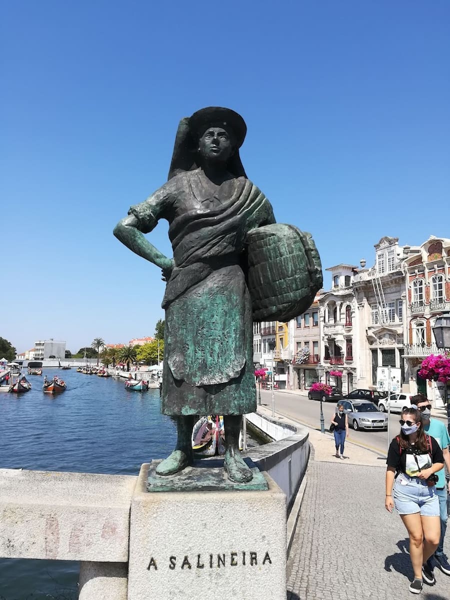 Salineira Statue, Aveiro