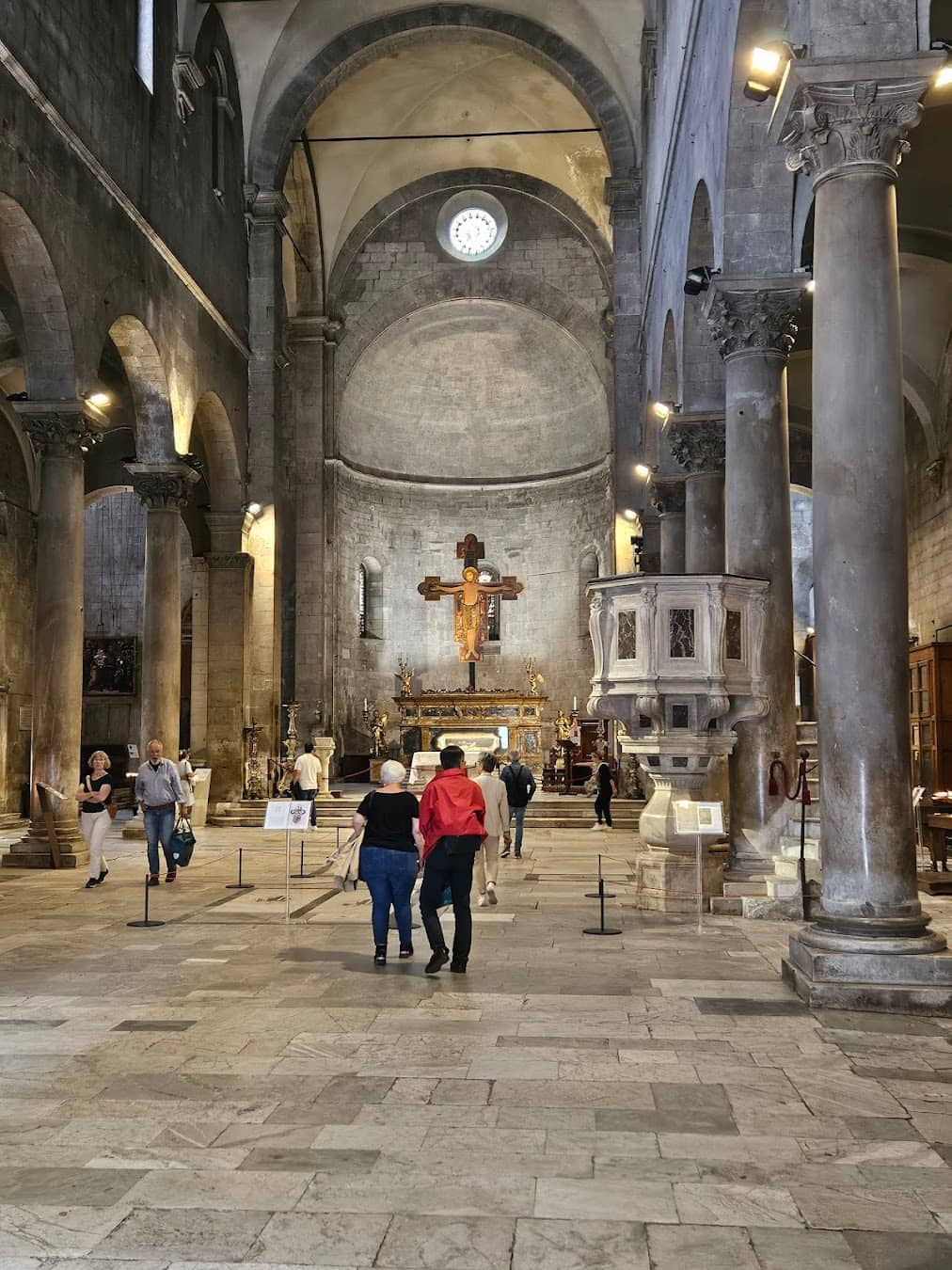 San Michele in Foro Inside, Lucca