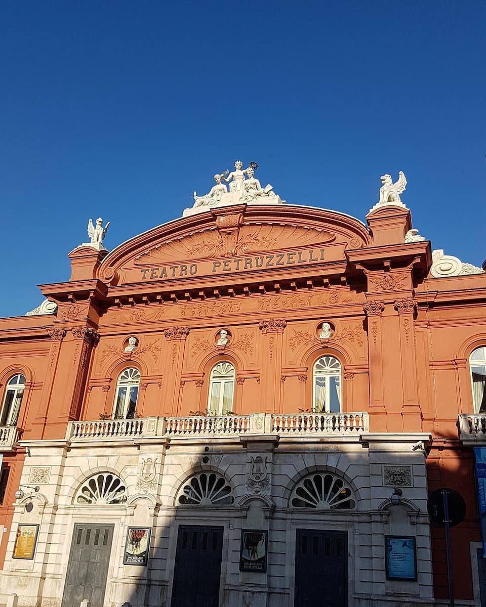 Bari: Teatro Petruzzelli