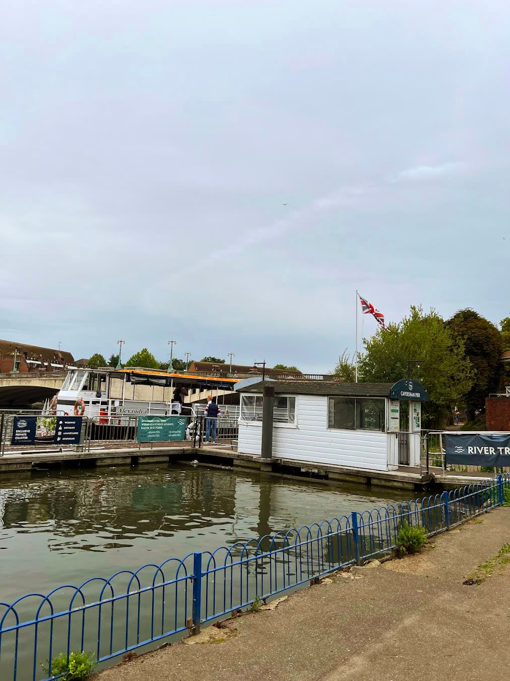 Thames Rivercruise, England