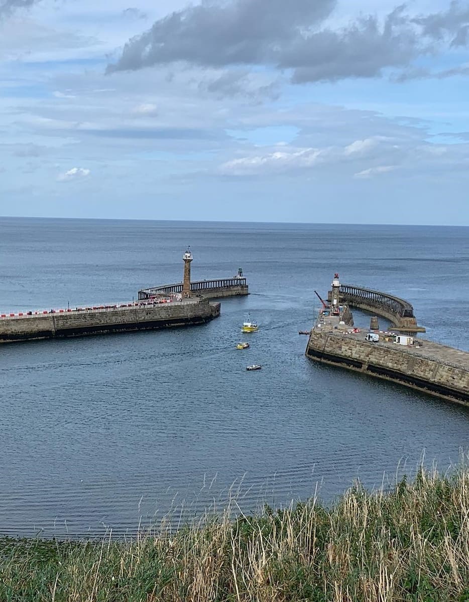 Whitby: Whalebone Arch