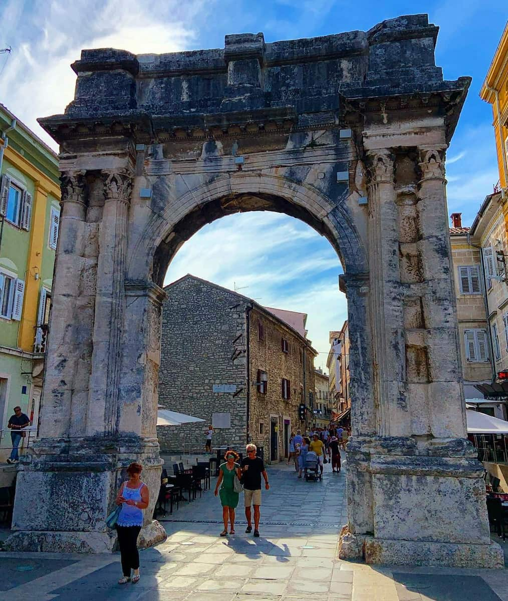 Arch of the Sergii, Pula