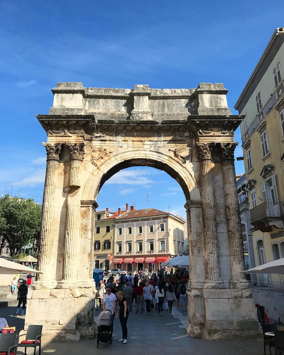 Arch of the Sergii, Pula