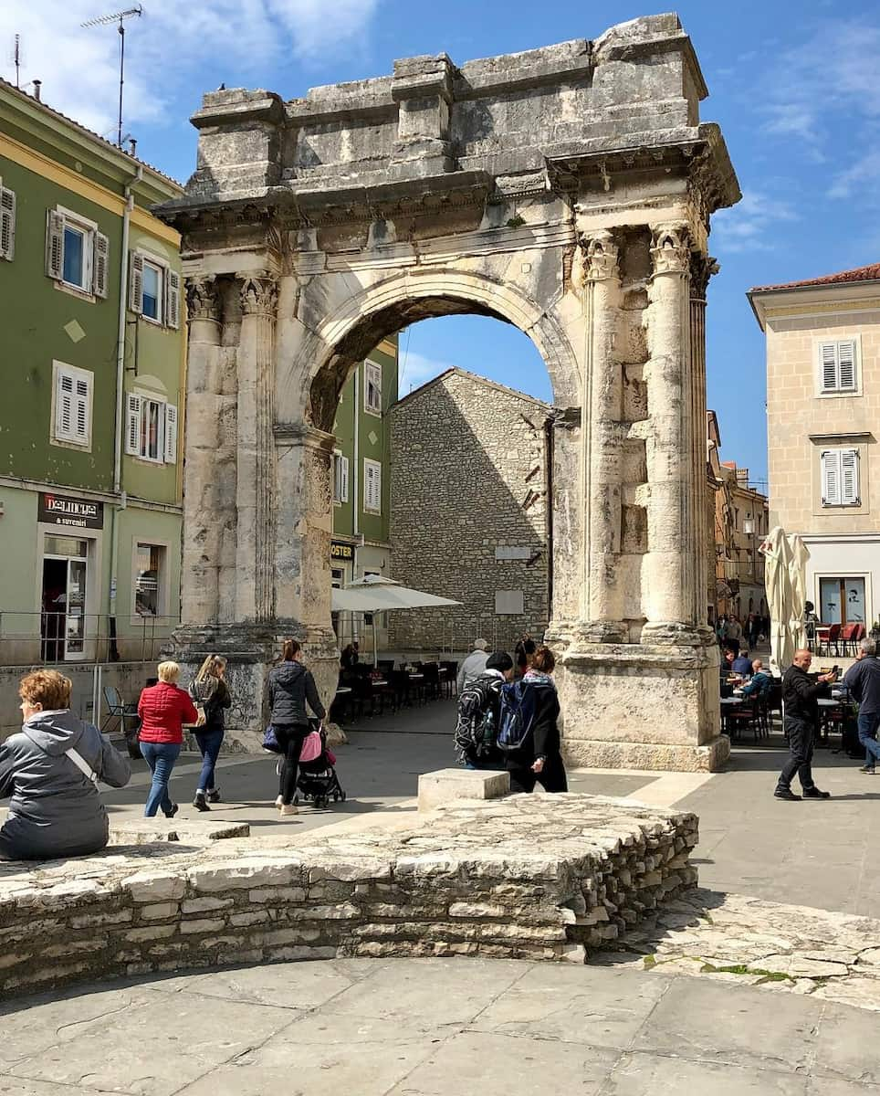 Arch of the Sergii, Pula