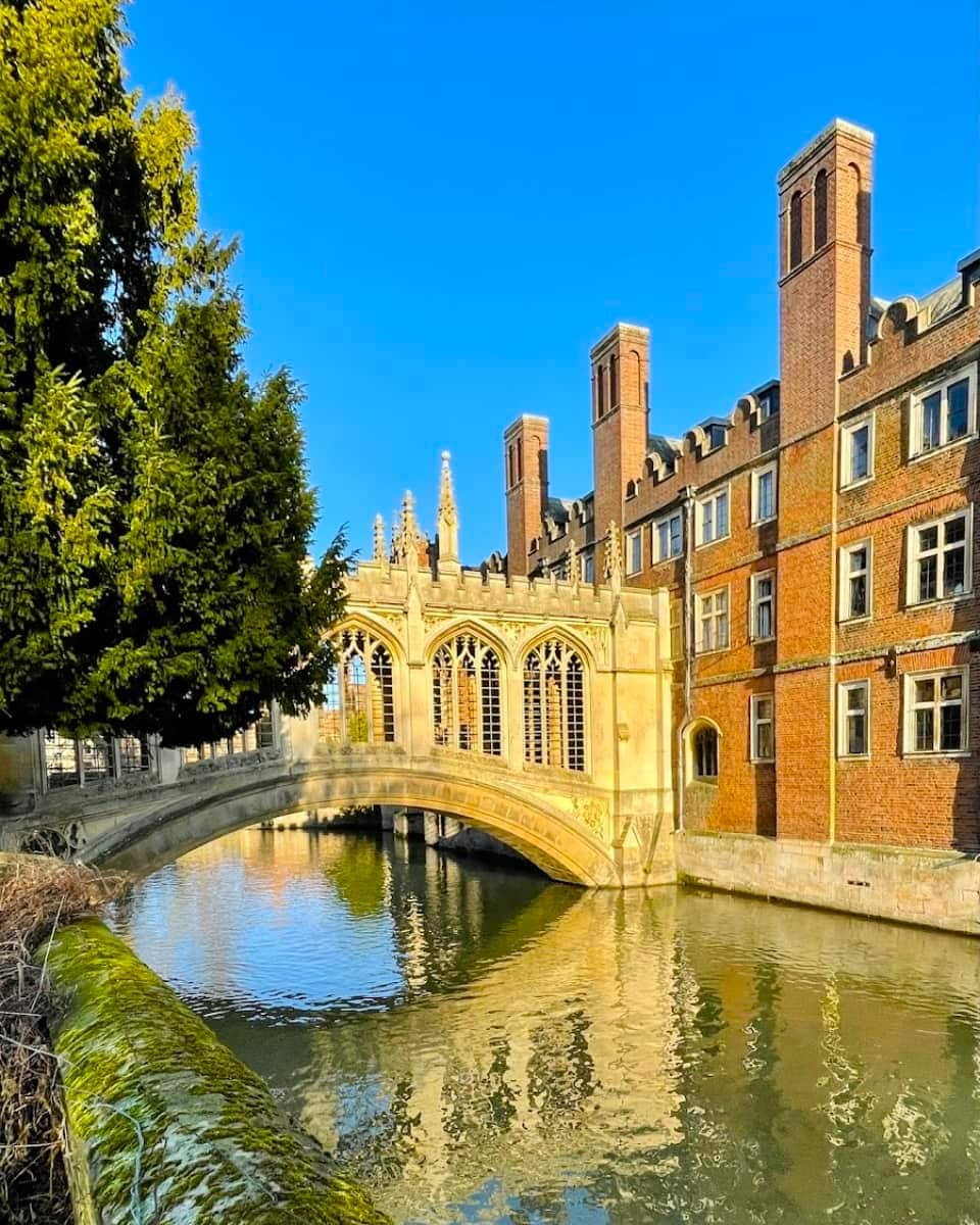 Cambridge and its Colleges, London