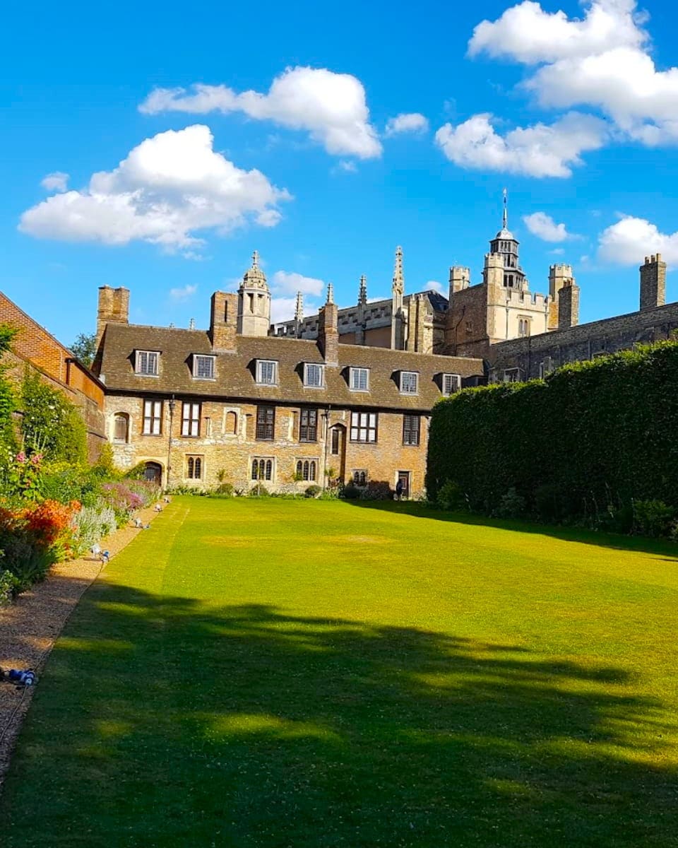 Cambridge and its Colleges, London