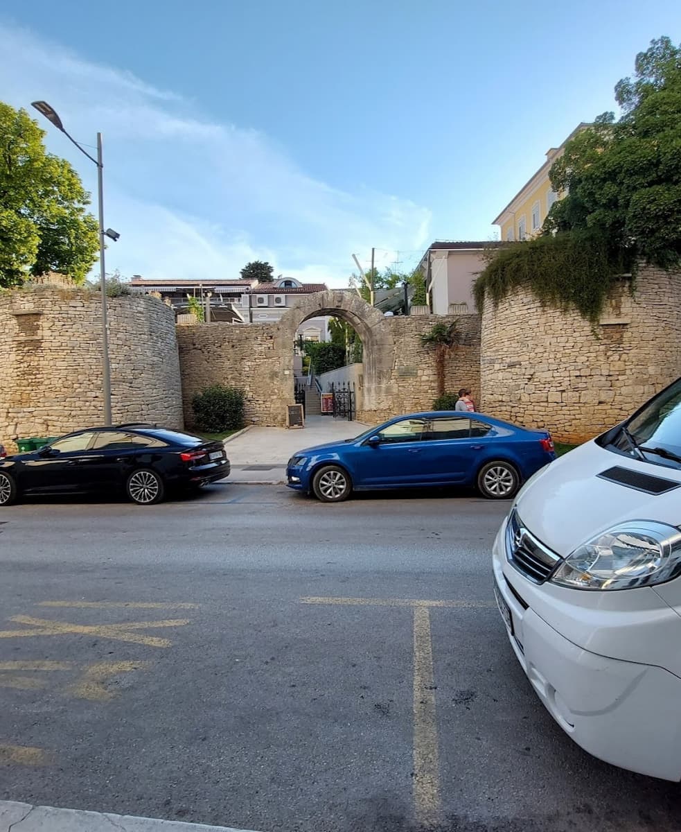 Gate of Hercules, Pula