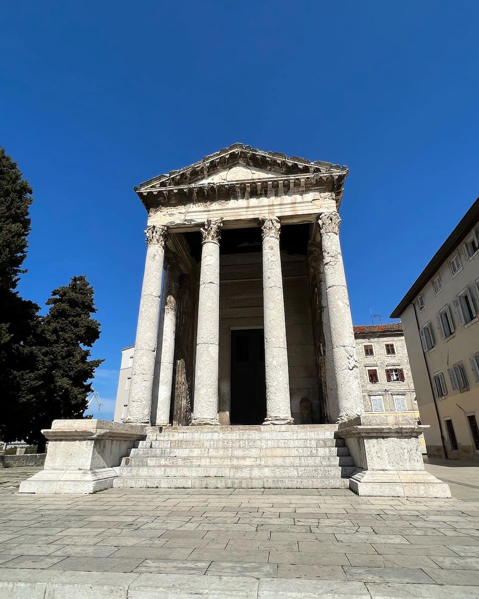 Temple of Augustus, Pula