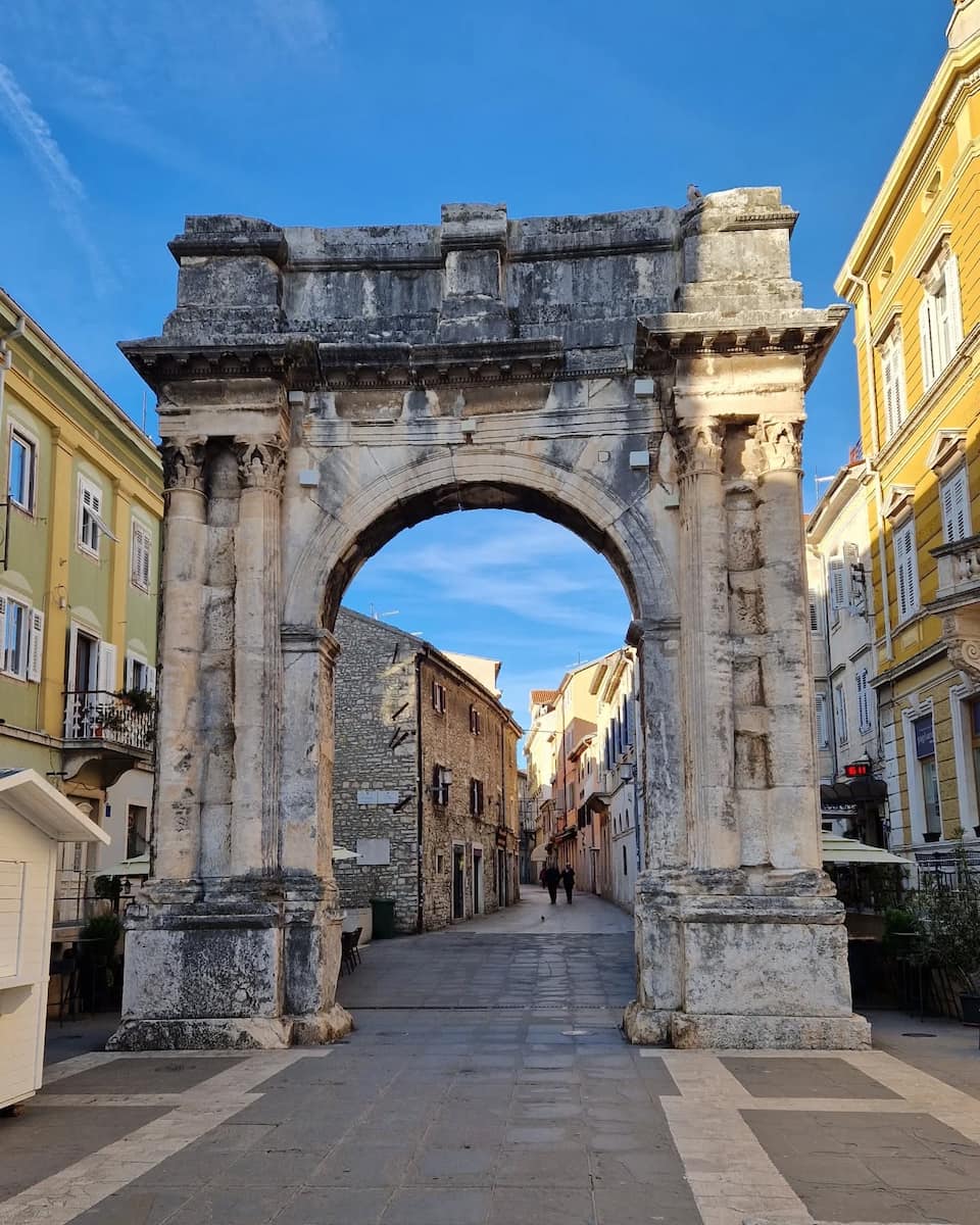 Arch of the Sergii, Pula