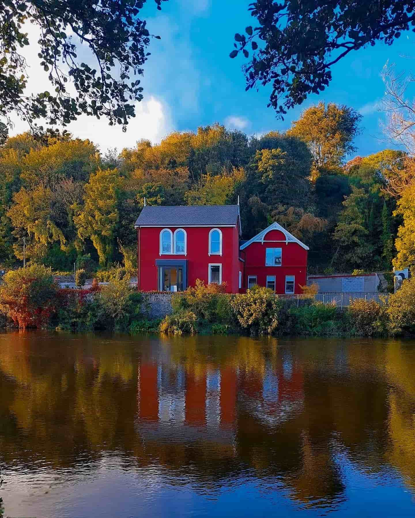 Red House, Italy