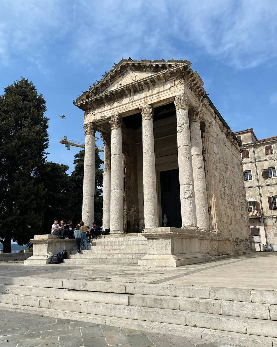 Temple of Augustus, Pula