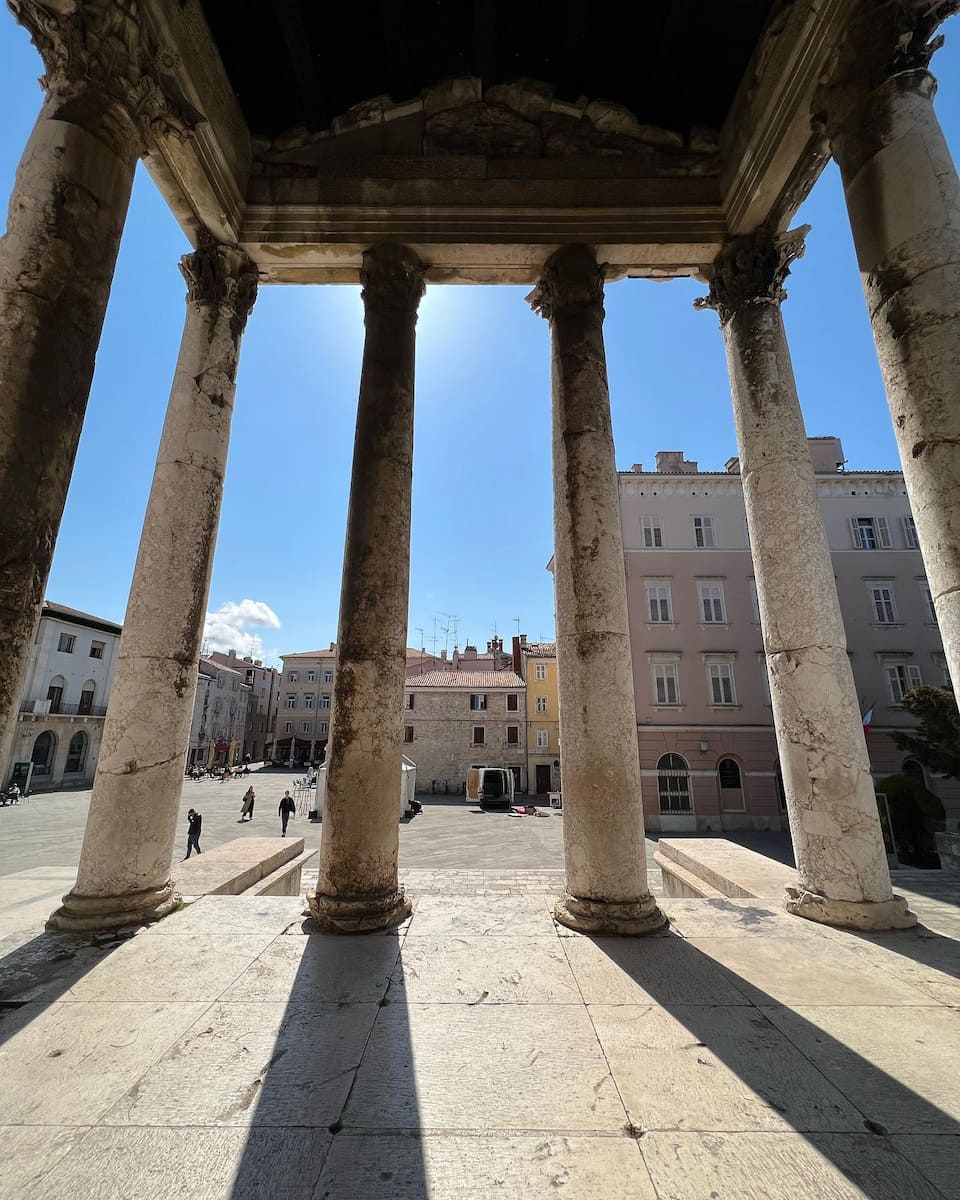 Temple of Augustus, Pula