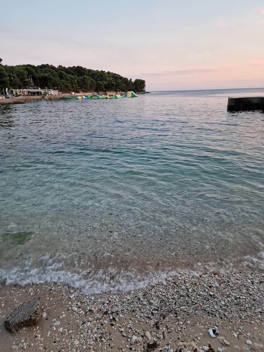 Valkane Beach, Pula