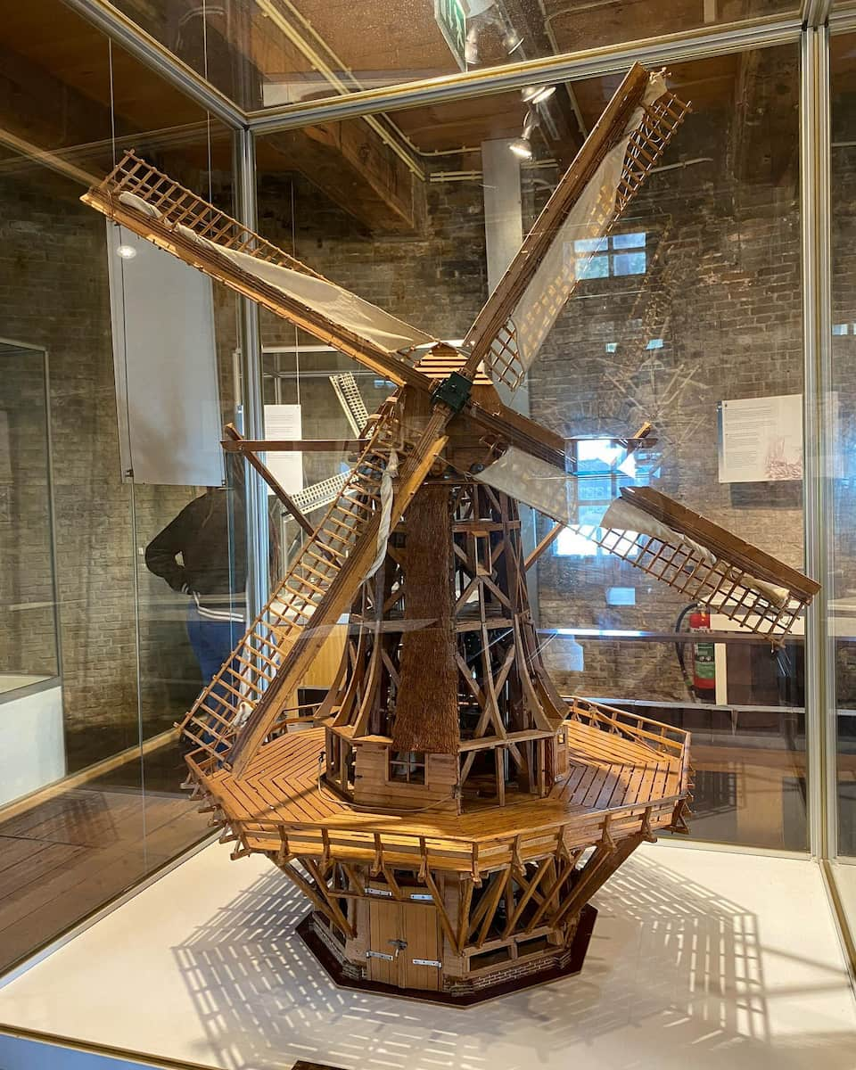 Molen De Valk Windmill Museum , Leiden