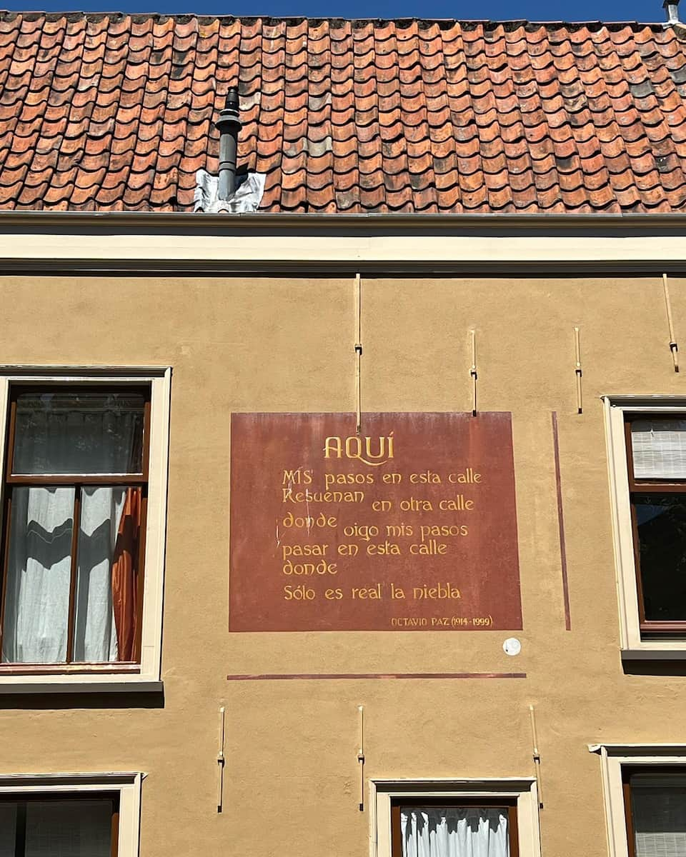 Wall Poems, Leiden