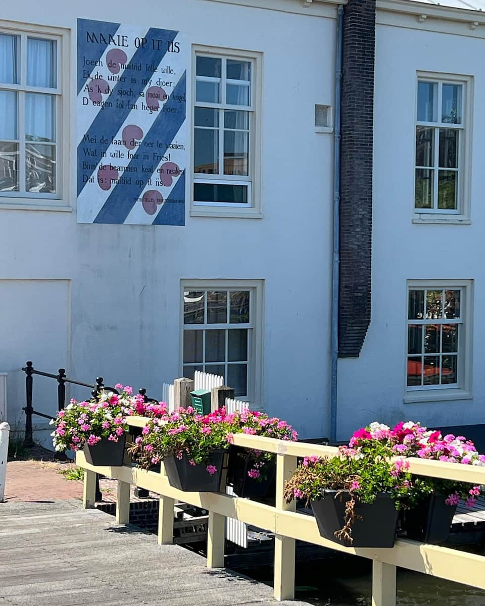 Wall Poems, Leiden