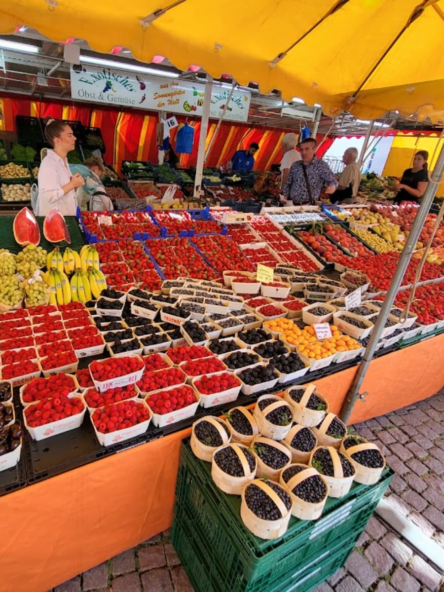 Market Schlossplatz, Wiesbaden