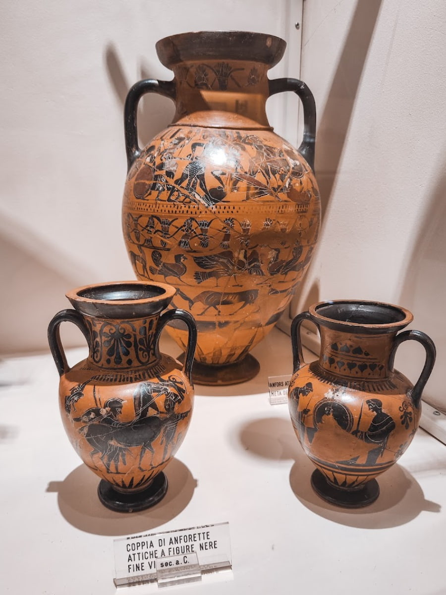 Pair of fine antique amphorae, Archaeological Museum, Civitavecchia