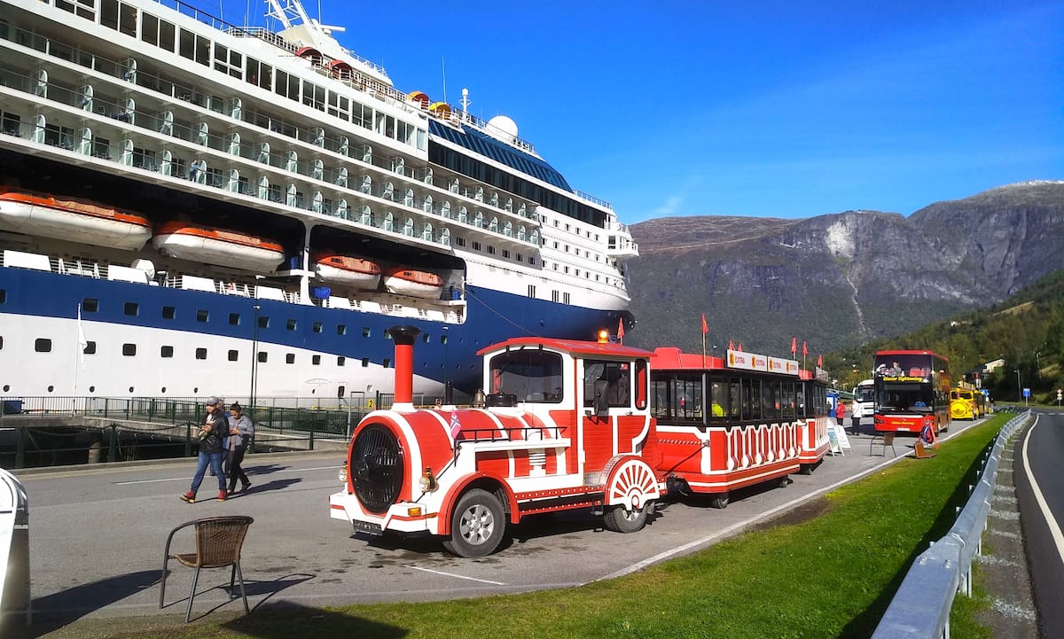 The land train, Olden The land train, Olden